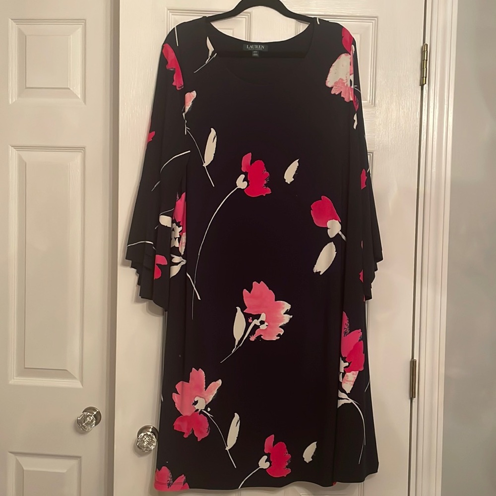 Ralph Lauren size 22 polyester in fuchsia & flower print w/ bell sleeves